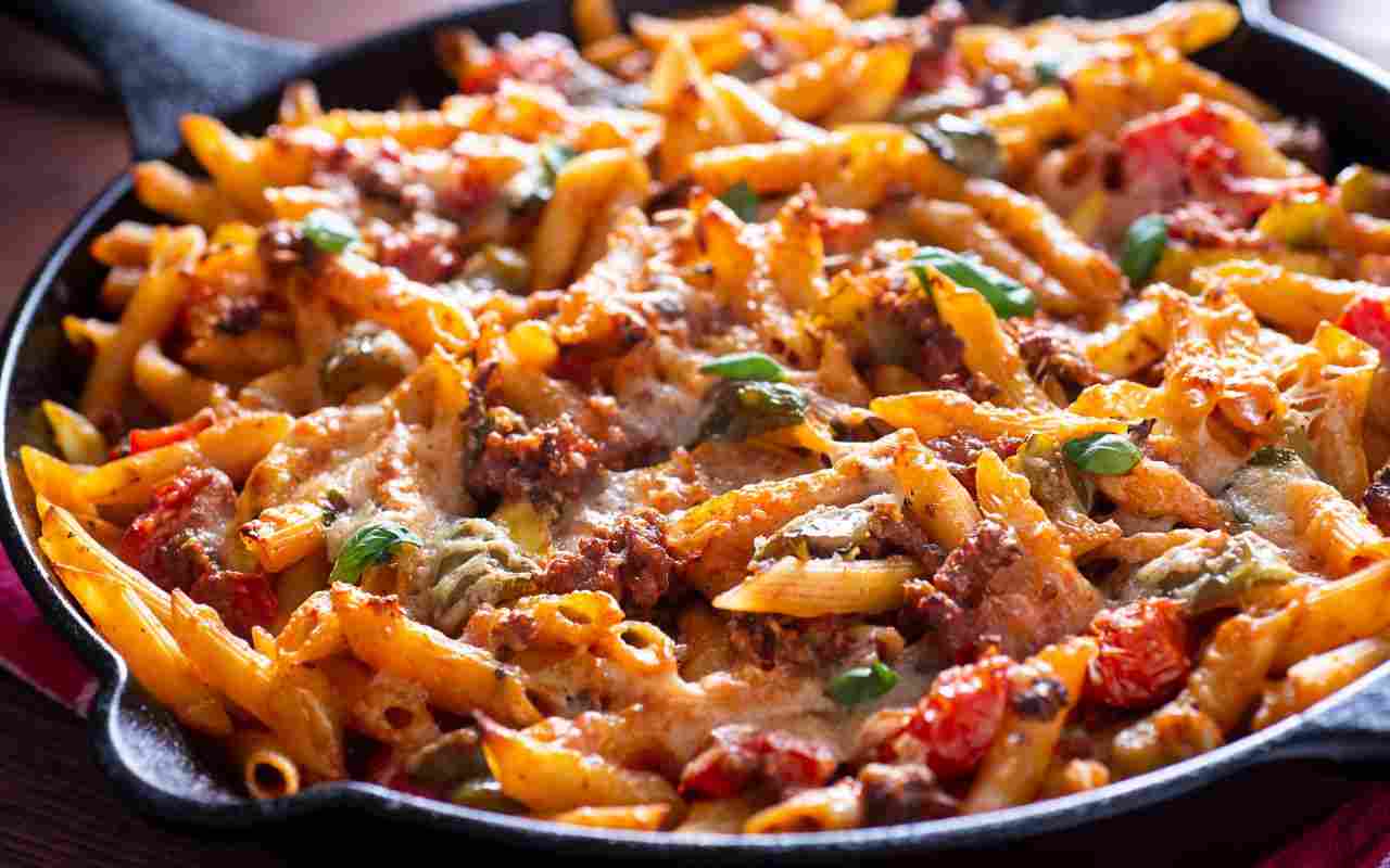 Ever since I added sausages and mozzarella to penne alla boscaiola, they have become everyone's favorite dish: they will disappear in a flash!