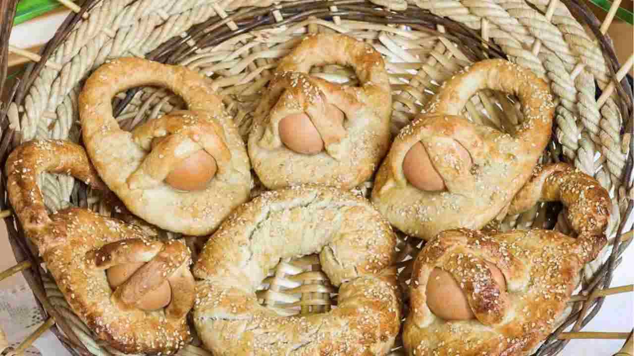 Sicilian cuddura with eggs for Easter, the traditional dessert that cannot be missed - RecipeSprint