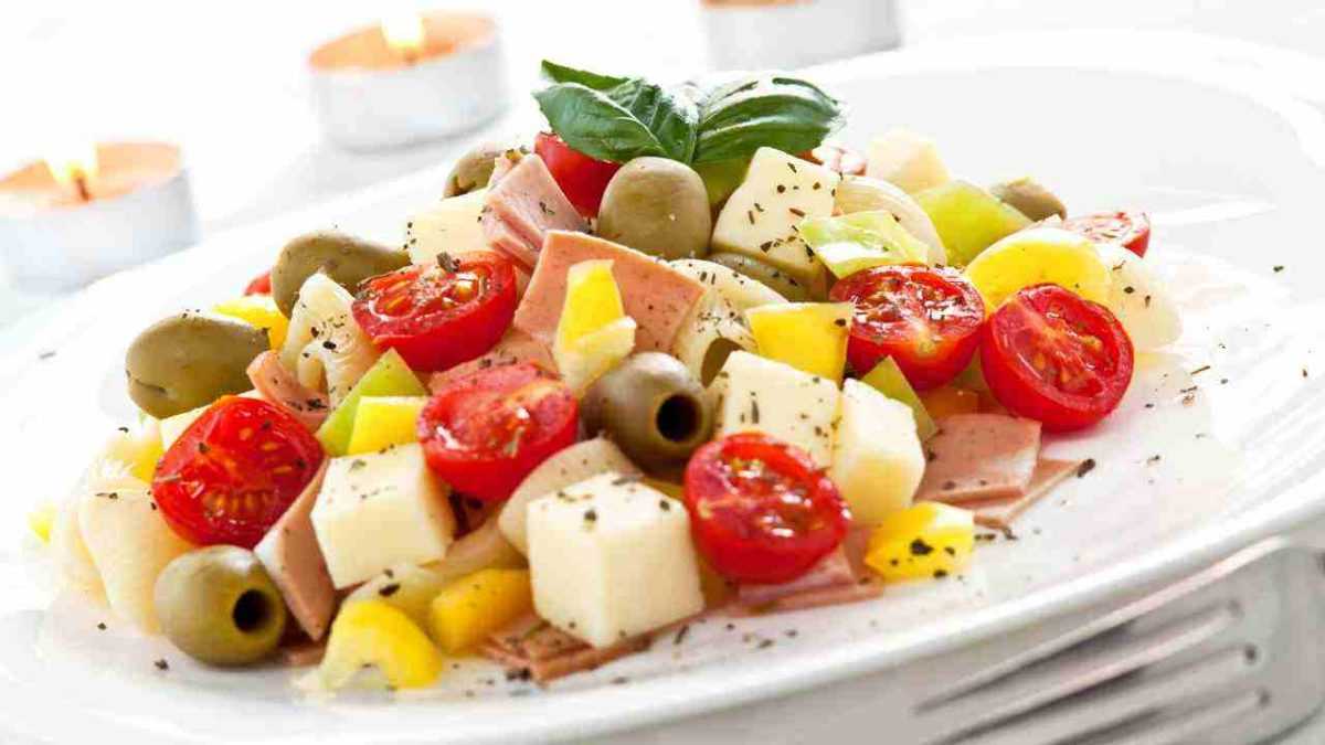 Light, fresh and healthy Mediterranean pasta, perfect for lunch outside the home