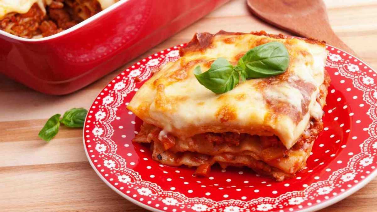 Original lasagne, the real Bolognese recipe, impeccable to say the least - RicettaSprint.it