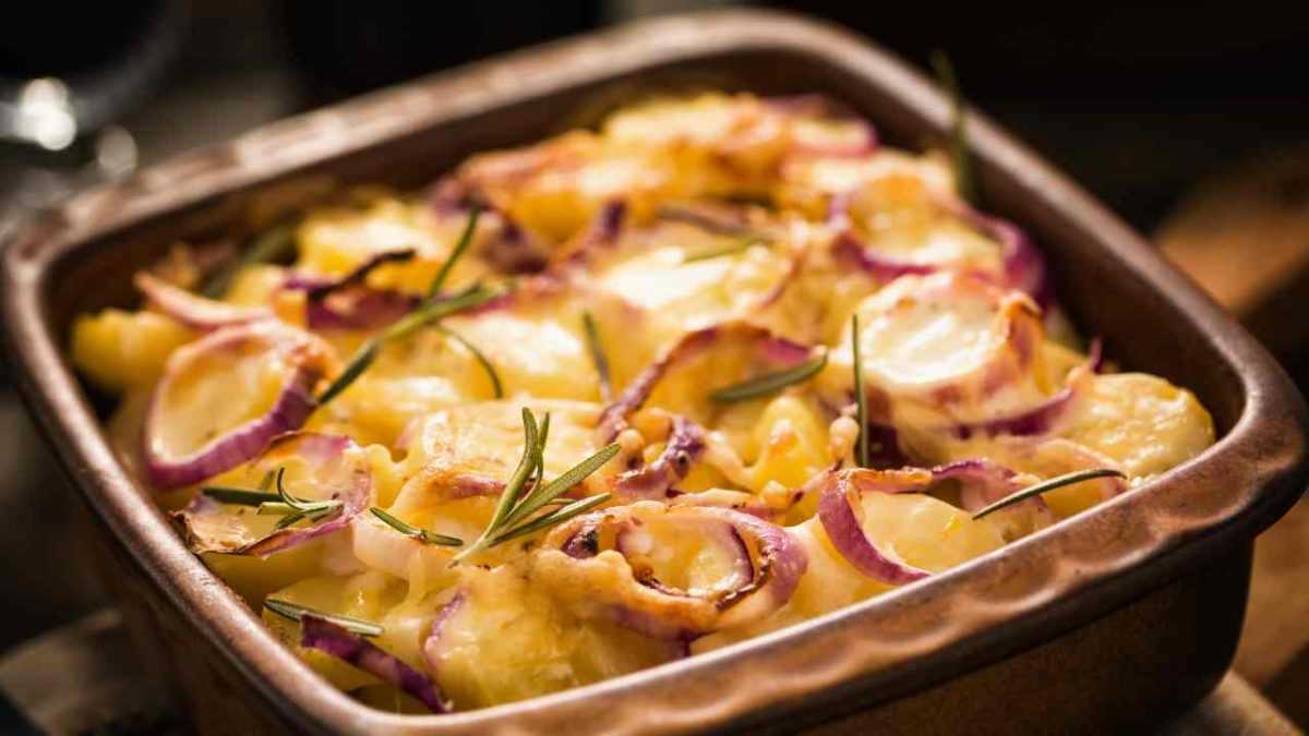 Potatoes 'mpacchiuse the typical Calabrian side dish that you absolutely must try!