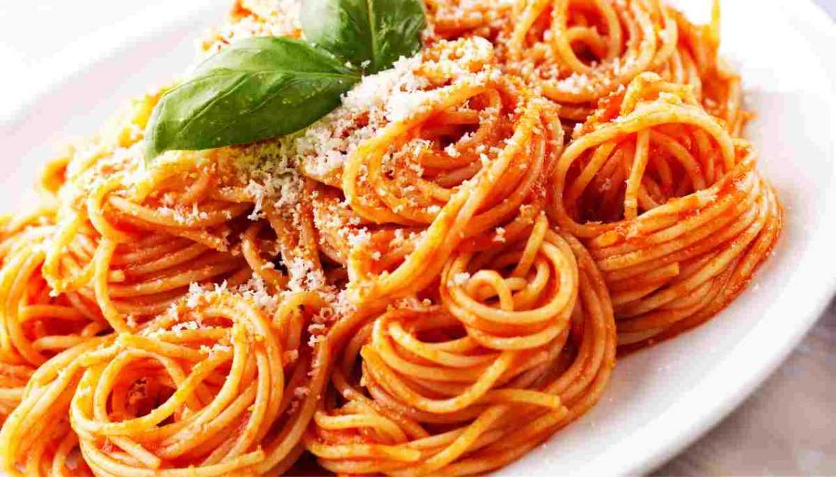 Spaghetti with tomato sauce: the true local timeless recipe that has conquered the world