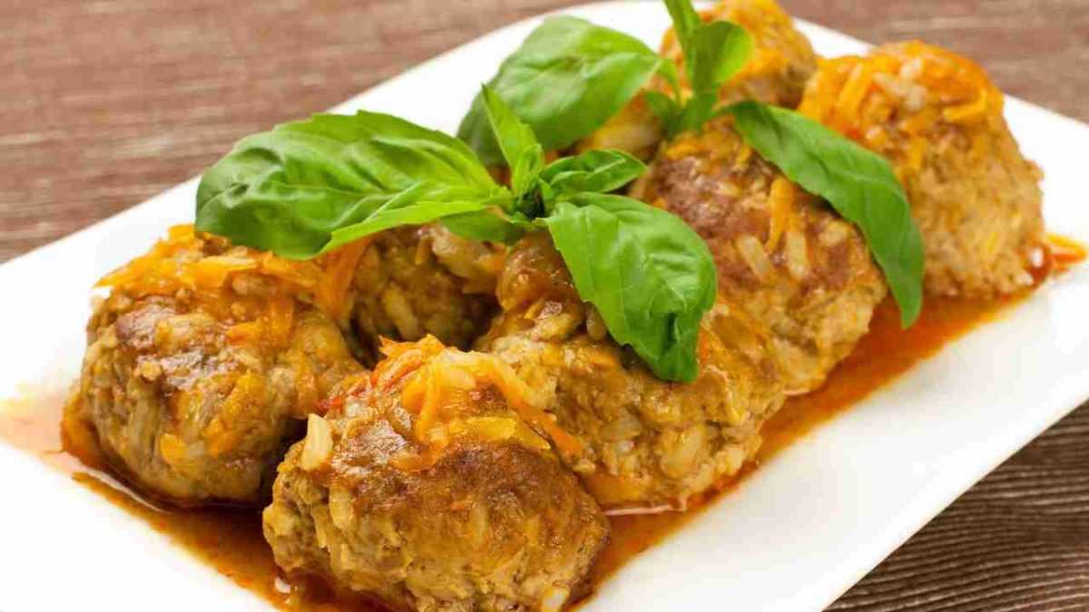 Stewed meatballs with onions so soft that they melt in your mouth, try this variation!