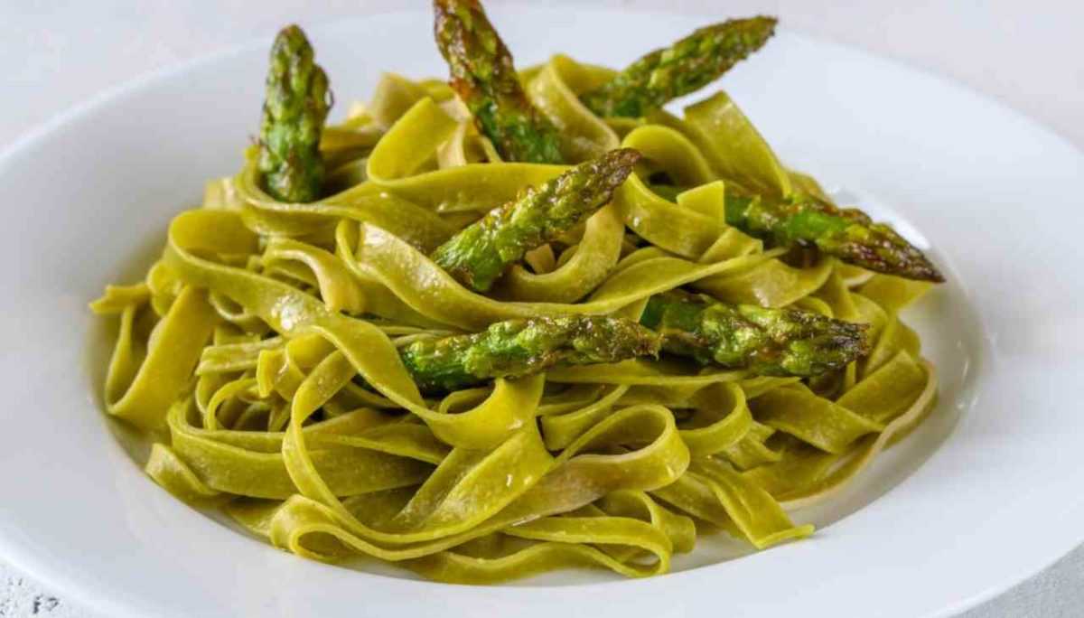 Tagliatelle with asparagus: 2 ingredients for a genuine and quick dish that is guaranteed to be successful