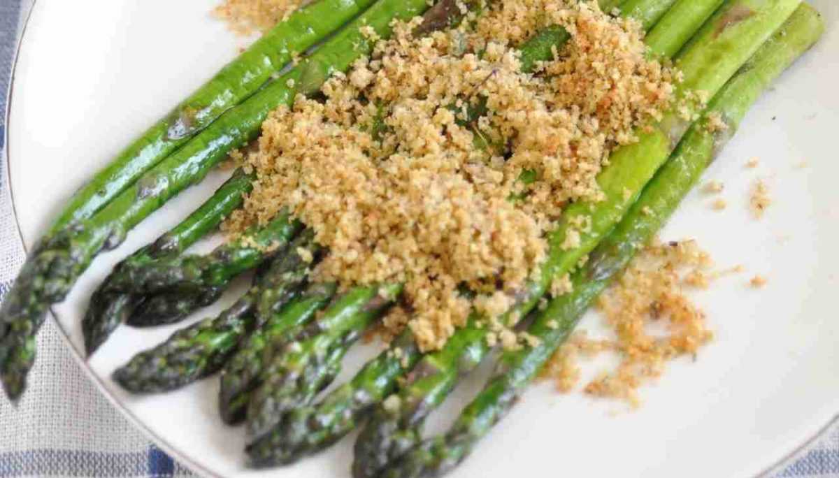 Sicilian-style asparagus au gratin: eat them often, and the swimsuit rehearsal is no longer scary!