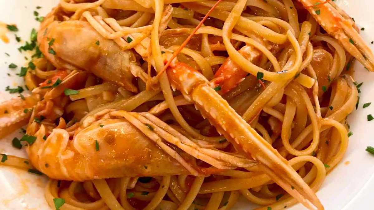 Spaghetti alla busara, all the scent of the sea in a fabulous first course - RicettaSprint.it
