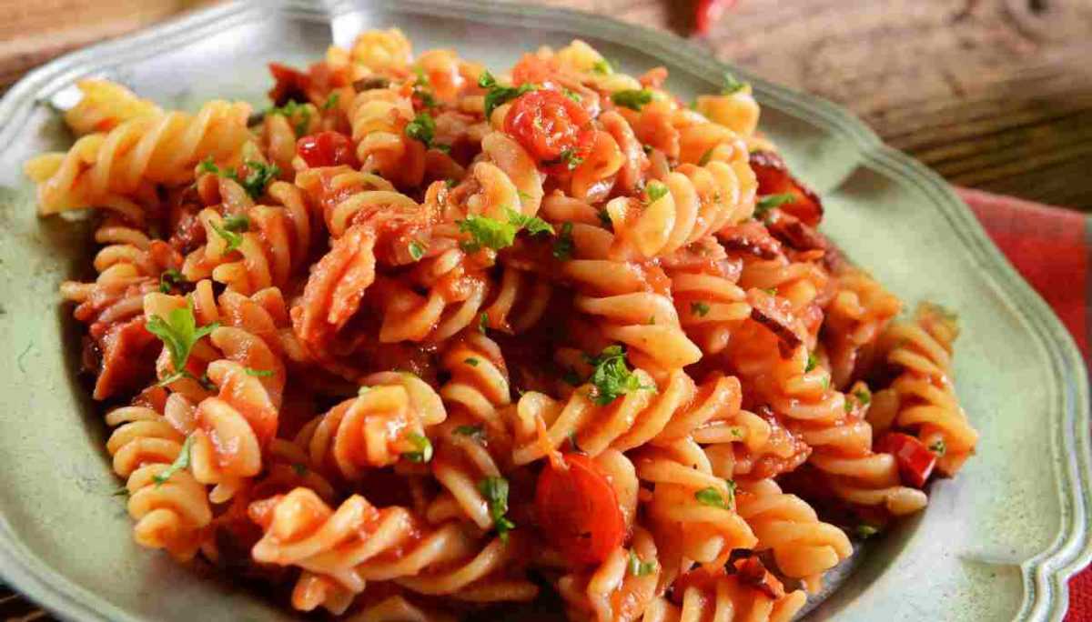 Spicy tomato pasta: invigorating, it's on the table in 5 minutes!
