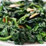Spinach with garlic, oil and chilli: sautéed in a pan they are irresistible!
